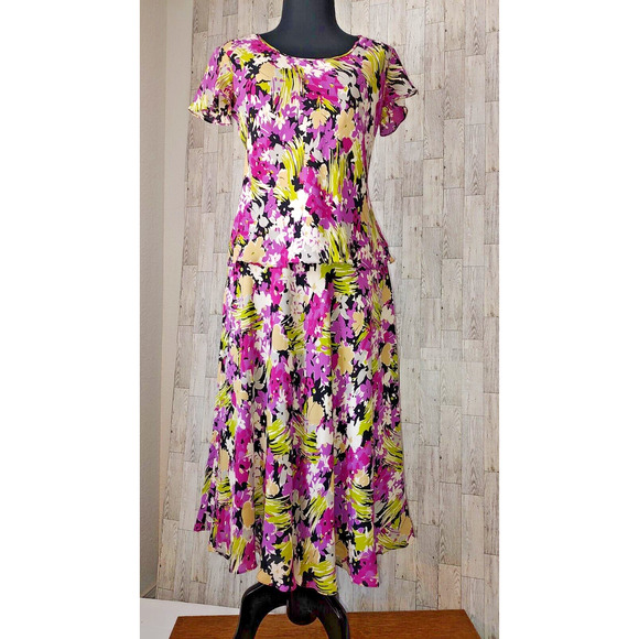 Jones New York Woman 2 piece Pink Out Fit Skirt Blouse Floral SILK Size 6 Flowy - Picture 1 of 12